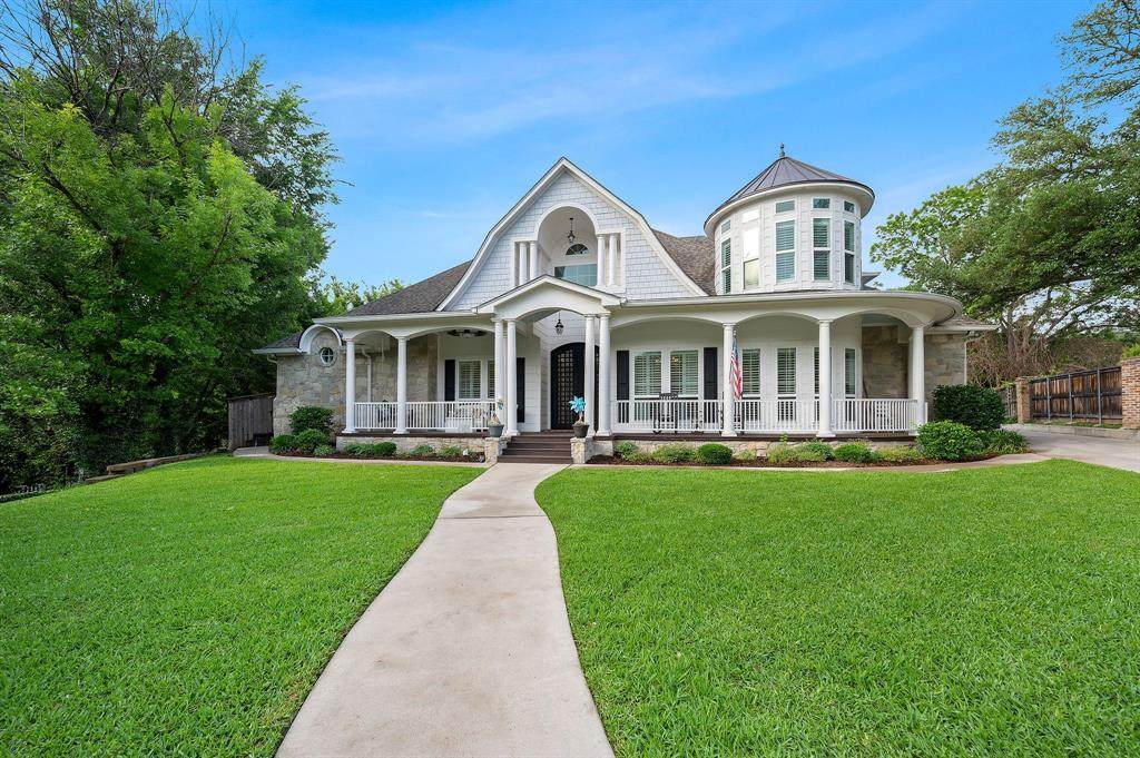 3028 Deerwood Drive - Photo 1