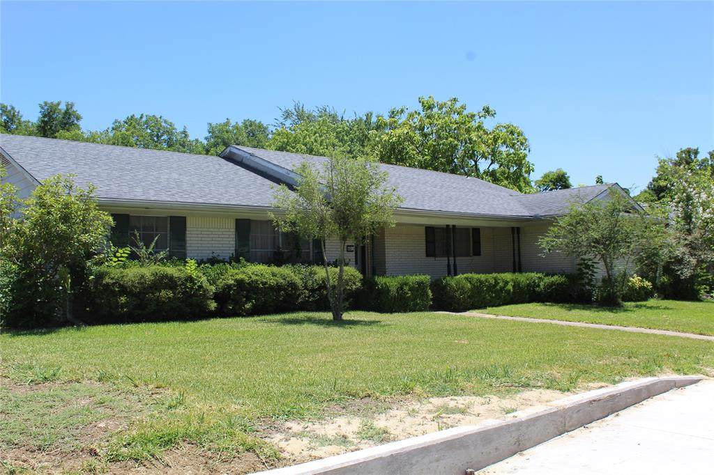 401 Santa Fe Street - Photo 1
