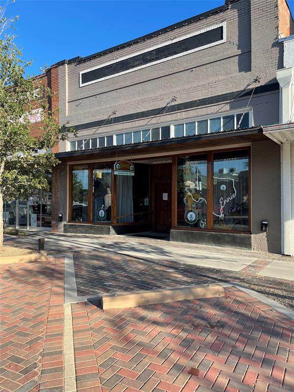 204 Knox Street - Photo 1