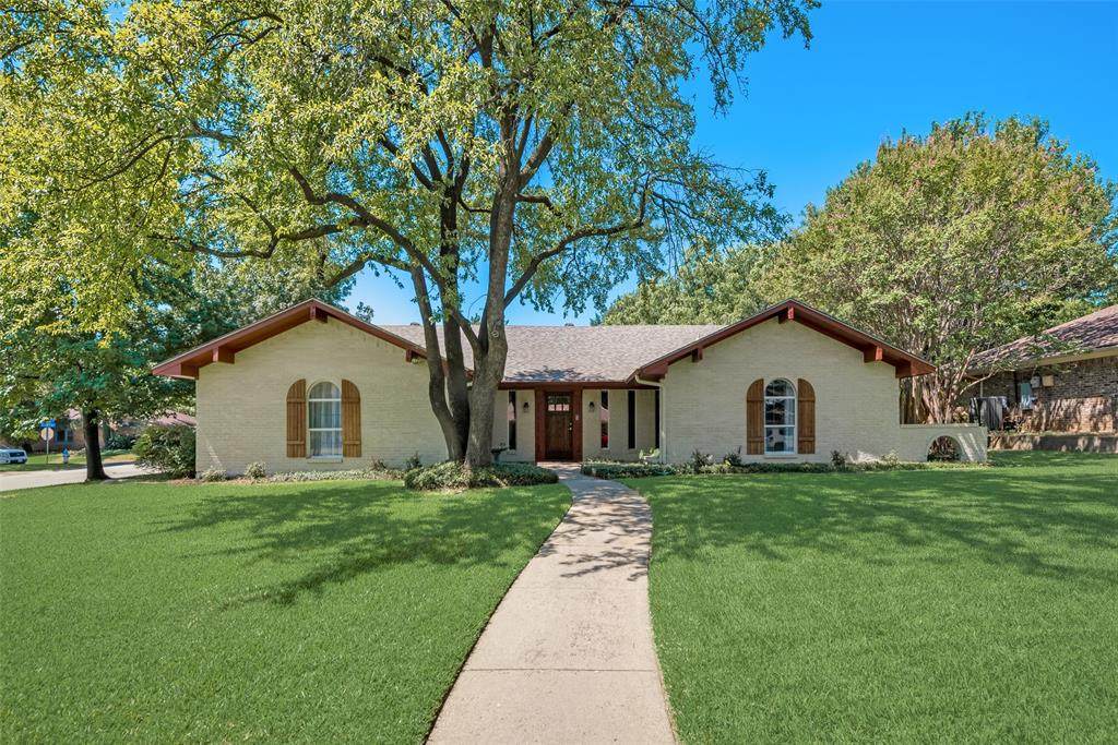 238 Malibu Drive - Photo 1