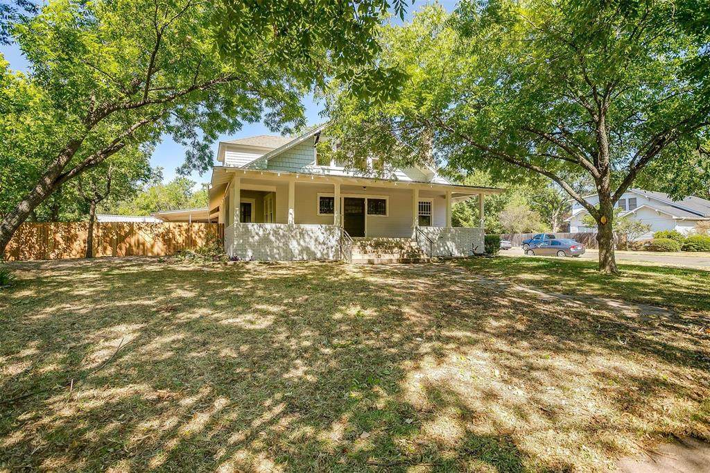906 Prairie Avenue - Photo 1
