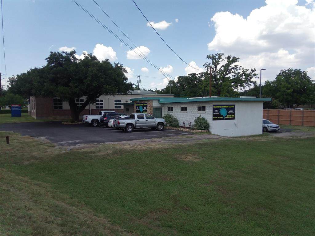 807 Southeast Parkway - Photo 1