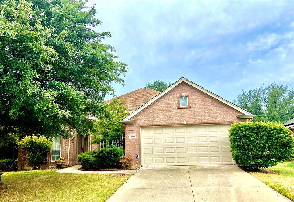 608 Crestwood Court - Photo 1