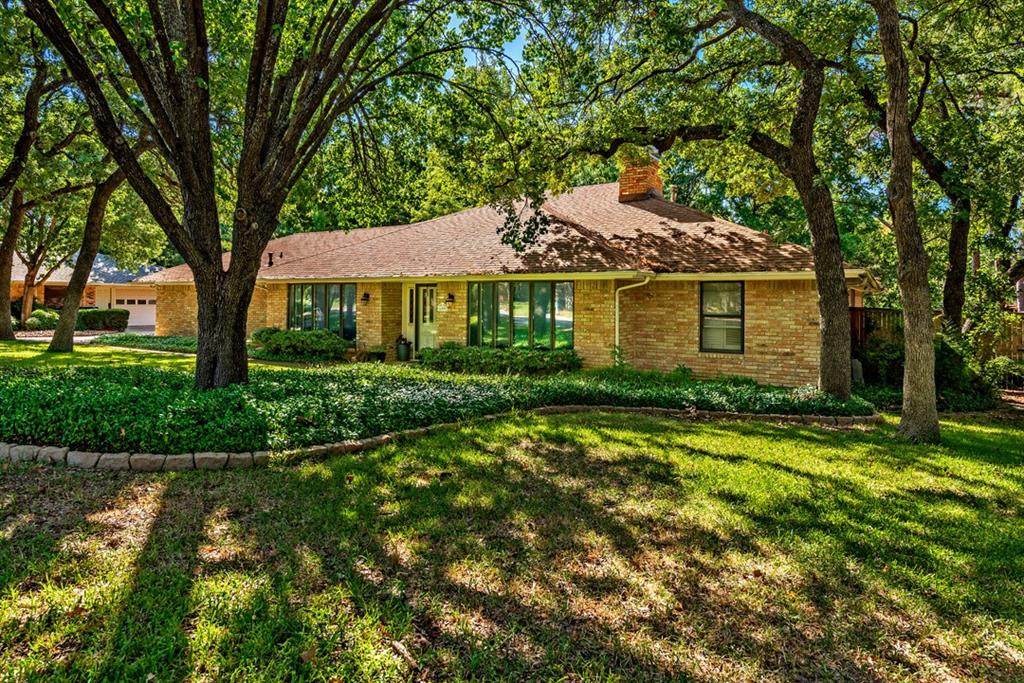 609 Pennsylvania Drive - Photo 1