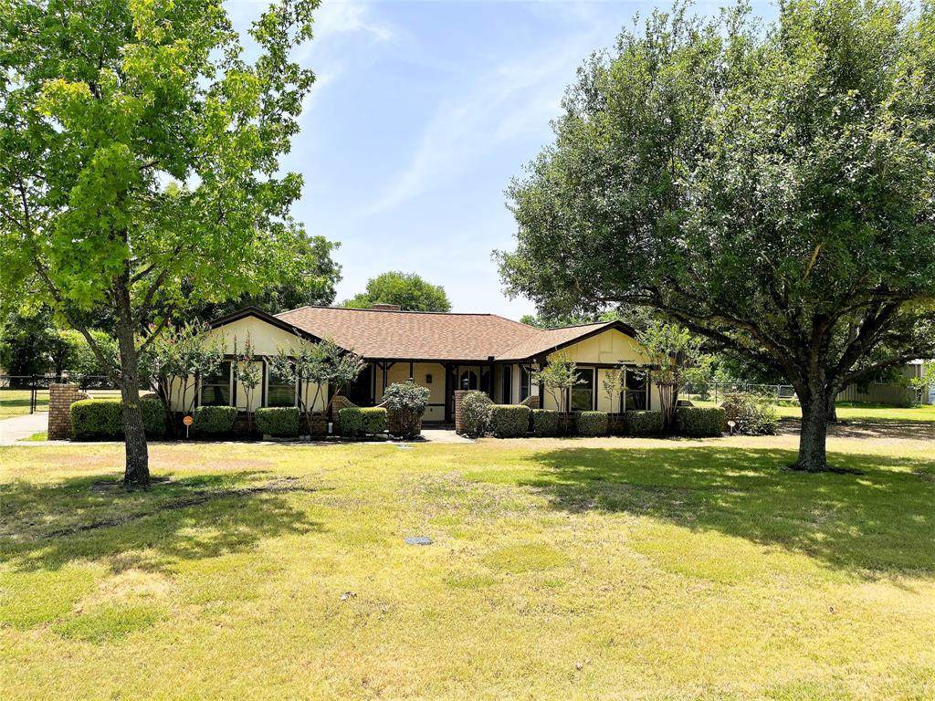 116 Hackberry Street - Photo 1