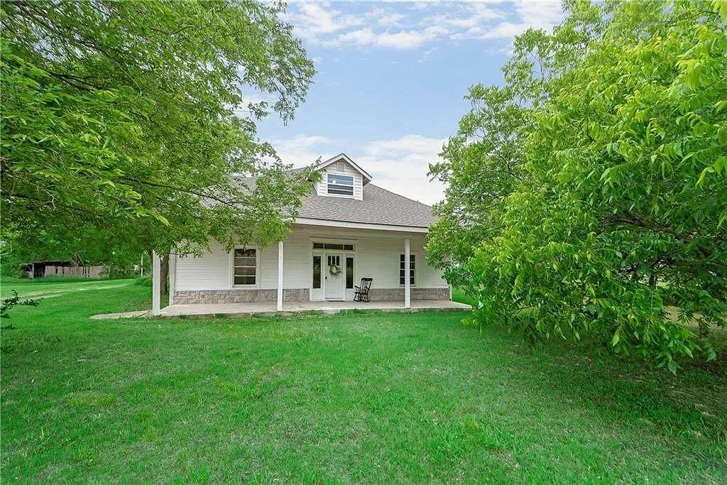505 County Road 4106 - Photo 1