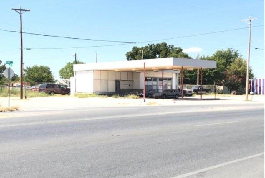 2706 Pine Street - Photo 1