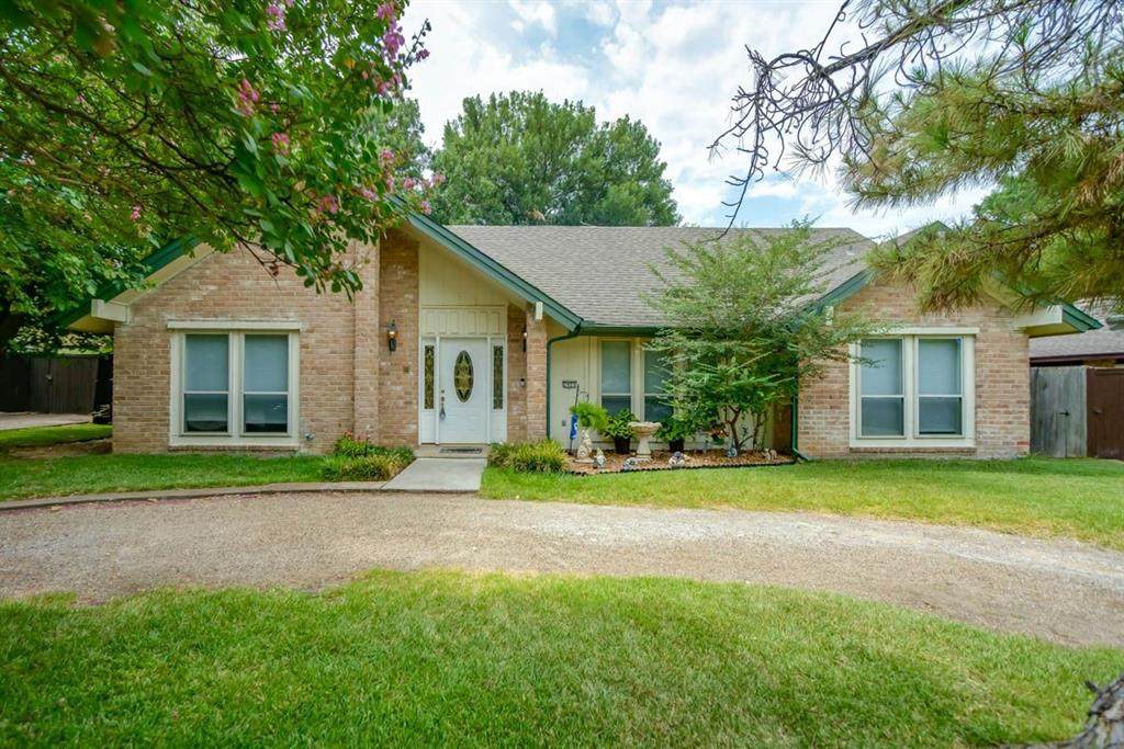 2925 Forest Hills Lane - Photo 1
