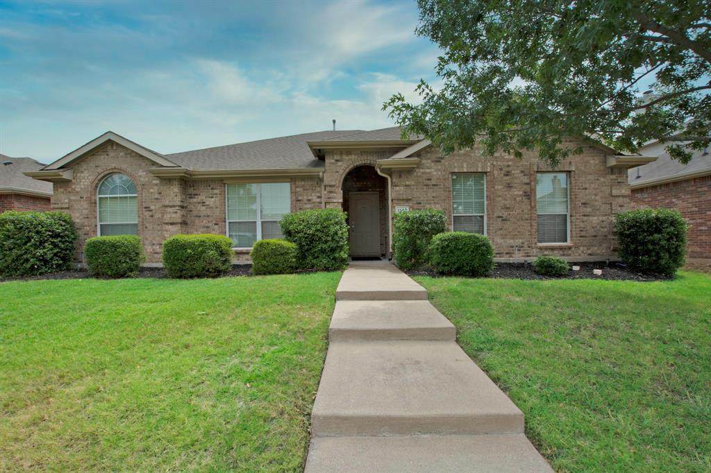 1142 Hidden Lakes Way - Photo 1