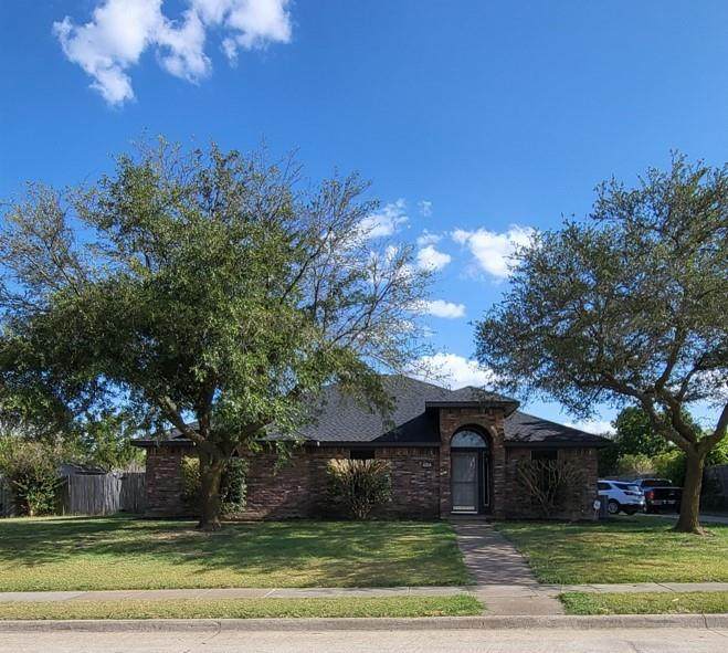 910 High Knoll Drive - Photo 1