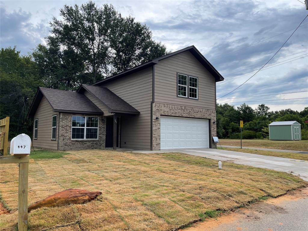 447 Hart - Photo 1