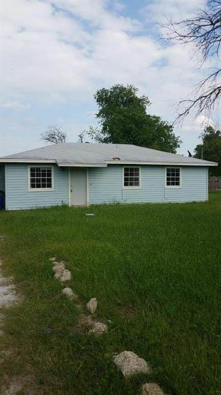 208 Railroad Avenue - Photo 1