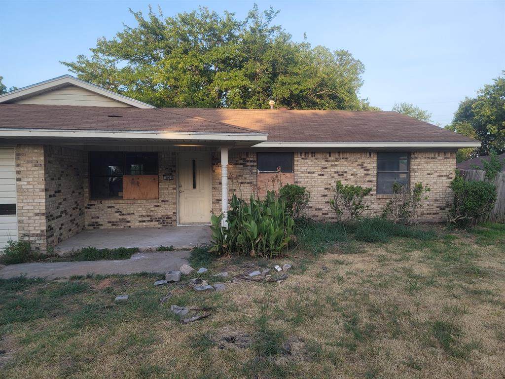 1009 Swanner Drive - Photo 1