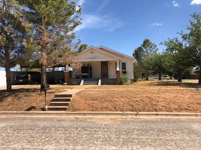 902 7th Street - Photo 1