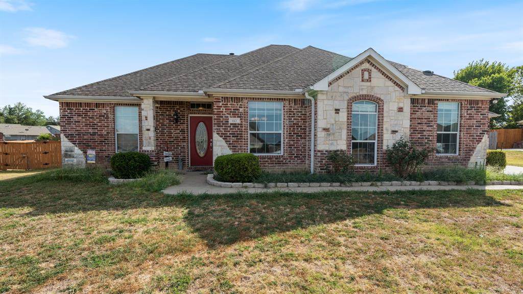 613 Laurel Drive - Photo 1