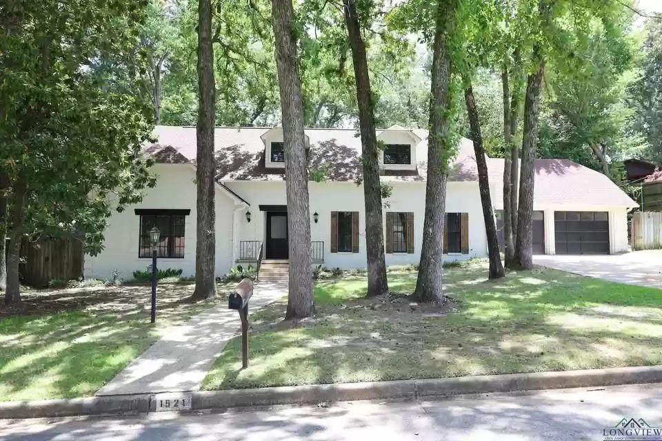 1521 Everglades - Photo 1