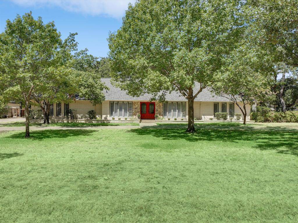301 Oakview Drive - Photo 1