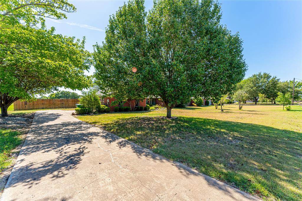 940 Treehouse Lane - Photo 1
