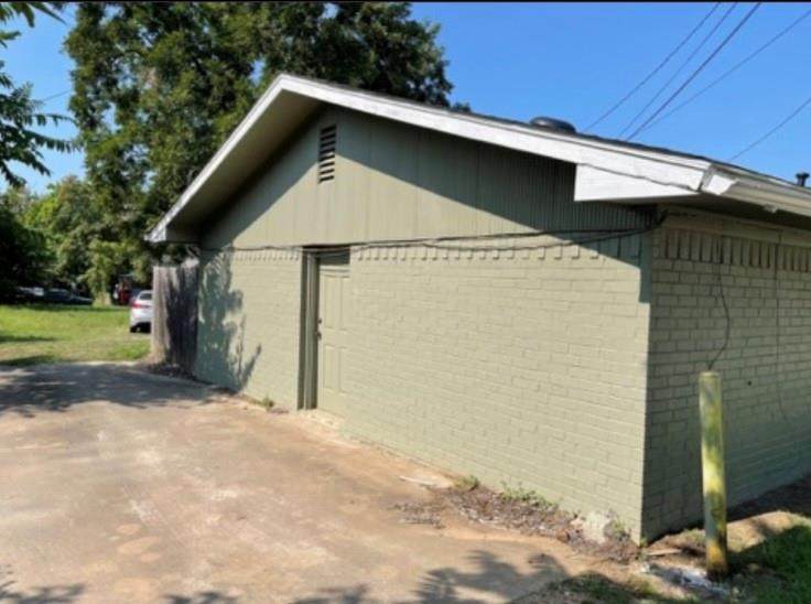 1110 Armstrong Avenue - Photo 1
