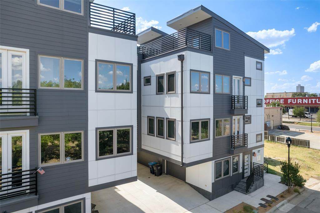 1112 Galveston Avenue - Photo 1