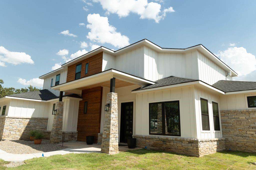 1427 County Road 3540 - Photo 1