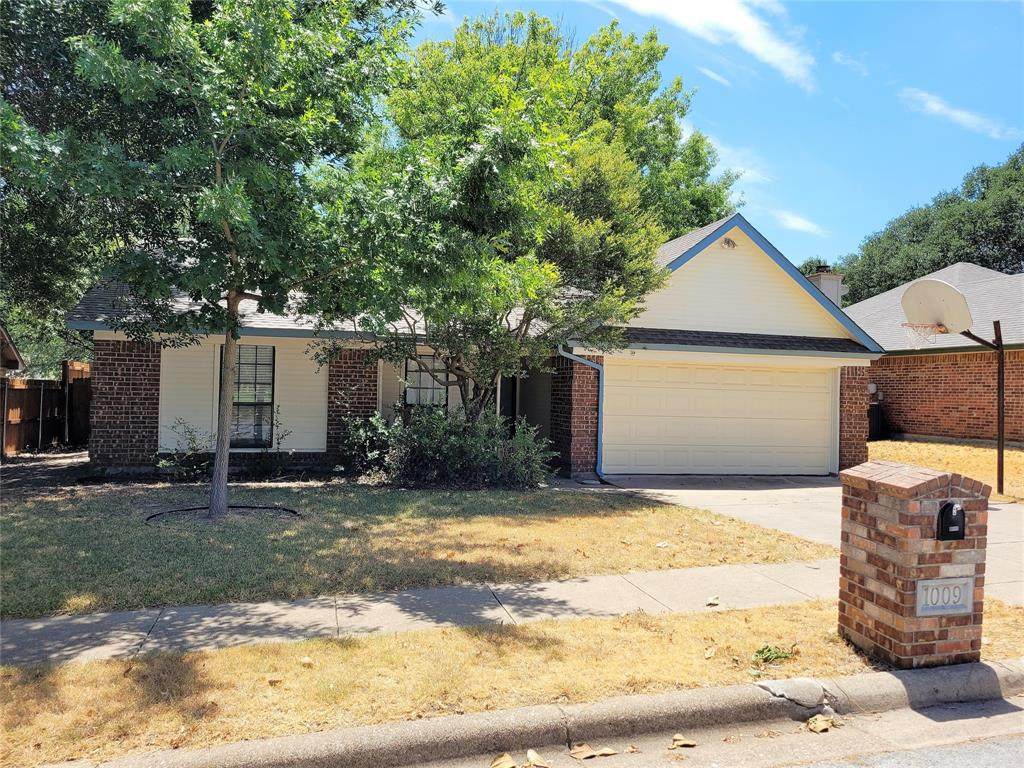 1009 Parkhill Avenue - Photo 1