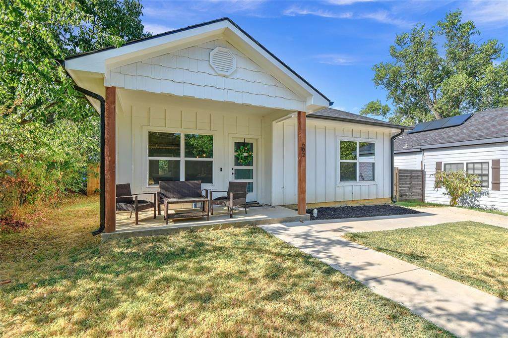 602 Baker Street - Photo 1