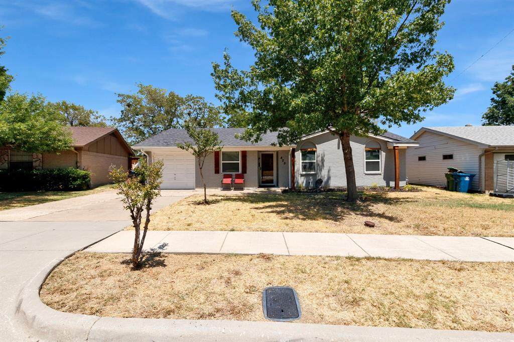 425 Sweetbriar Drive - Photo 1