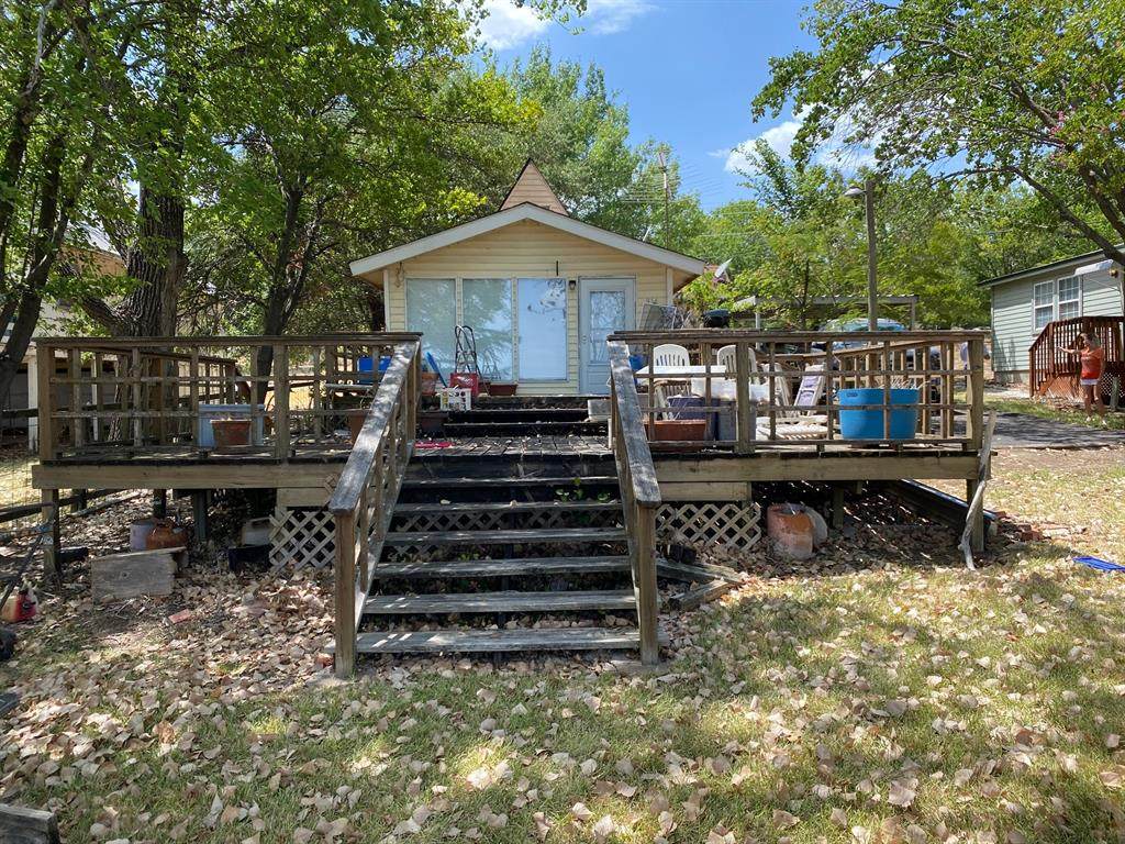 914 Lake Drive - Photo 1