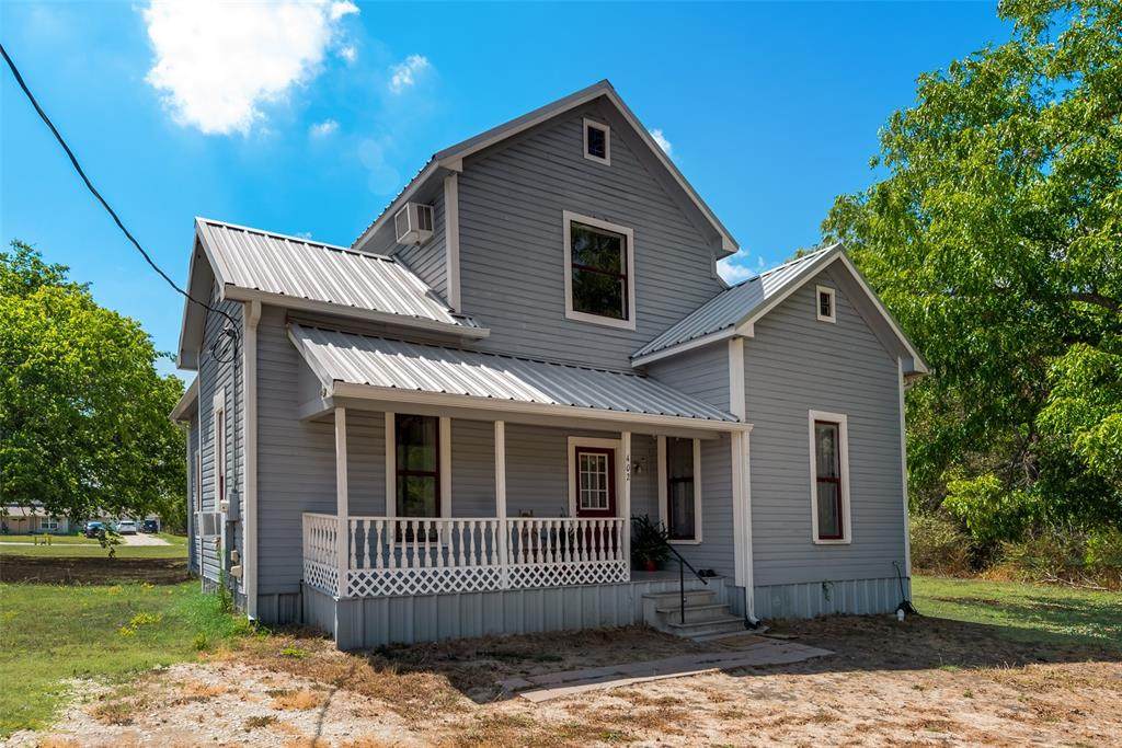 402 2nd Street - Photo 1