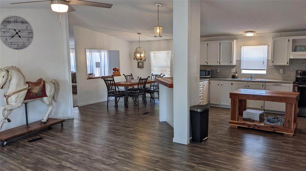 720 Avenue F - Photo 1