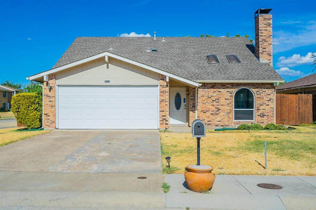 2220 Colonial Place - Photo 1