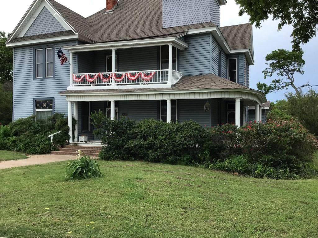 1018 Main Street - Photo 1