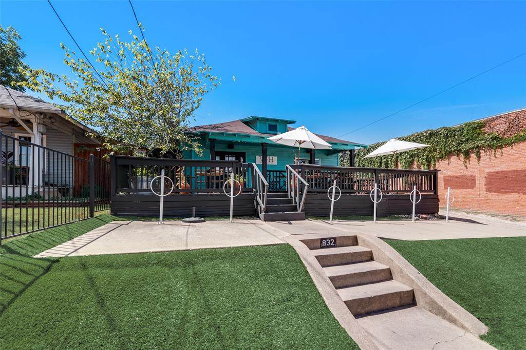 832 7th Street - Photo 1