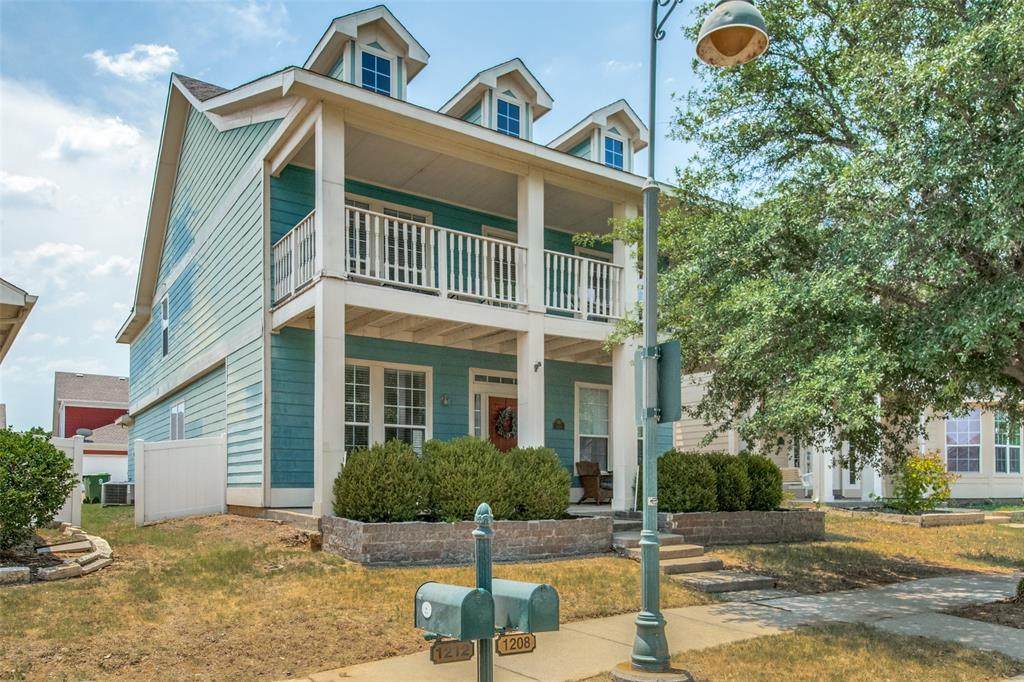 1208 Oakcrest Drive - Photo 1