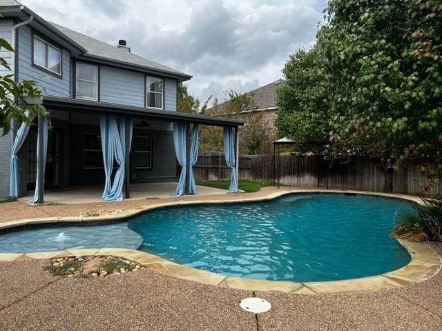 208 Oxford Drive - Photo 1
