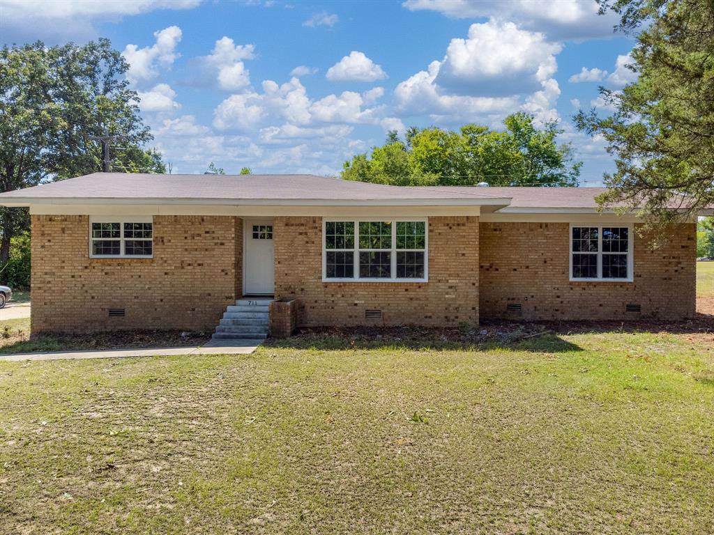 711 Pecan Street - Photo 1