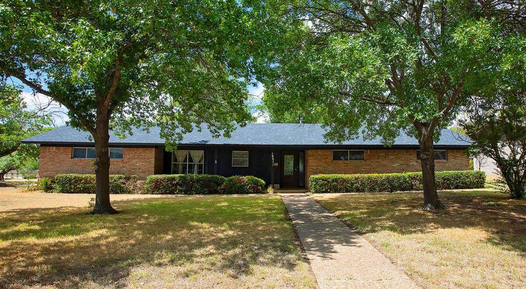 1401 Oak Hills Drive - Photo 1