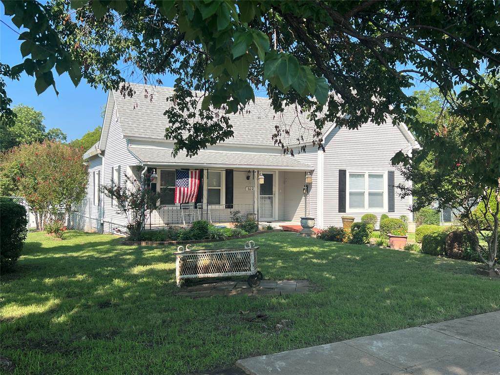 302 Loving Avenue - Photo 1