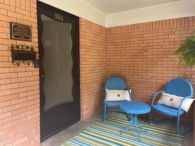 904 Oak Street - Photo 1