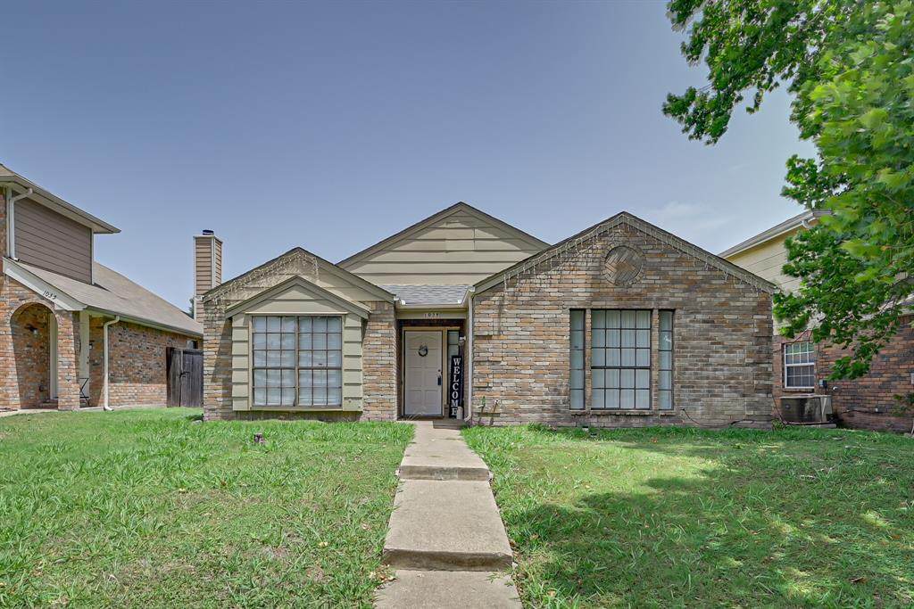 1039 Thistle Drive - Photo 1
