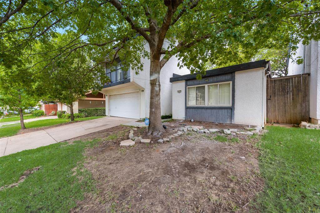 1607 Hawthorne Drive - Photo 1