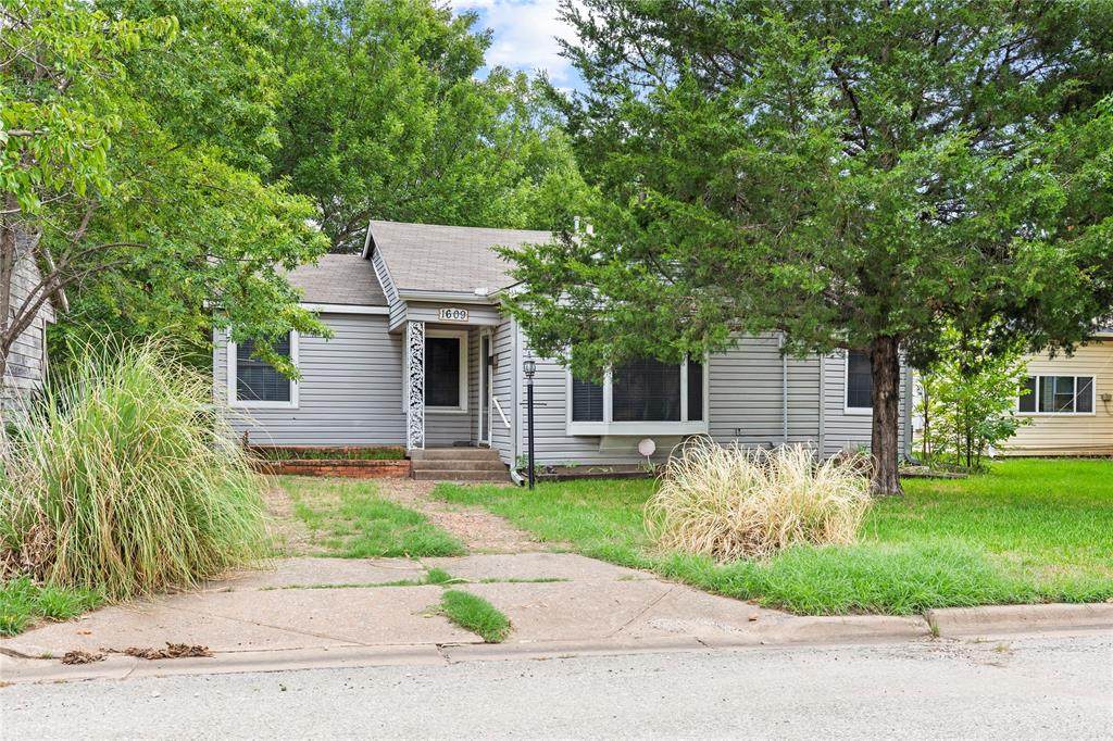 1609 Binkley Street - Photo 1