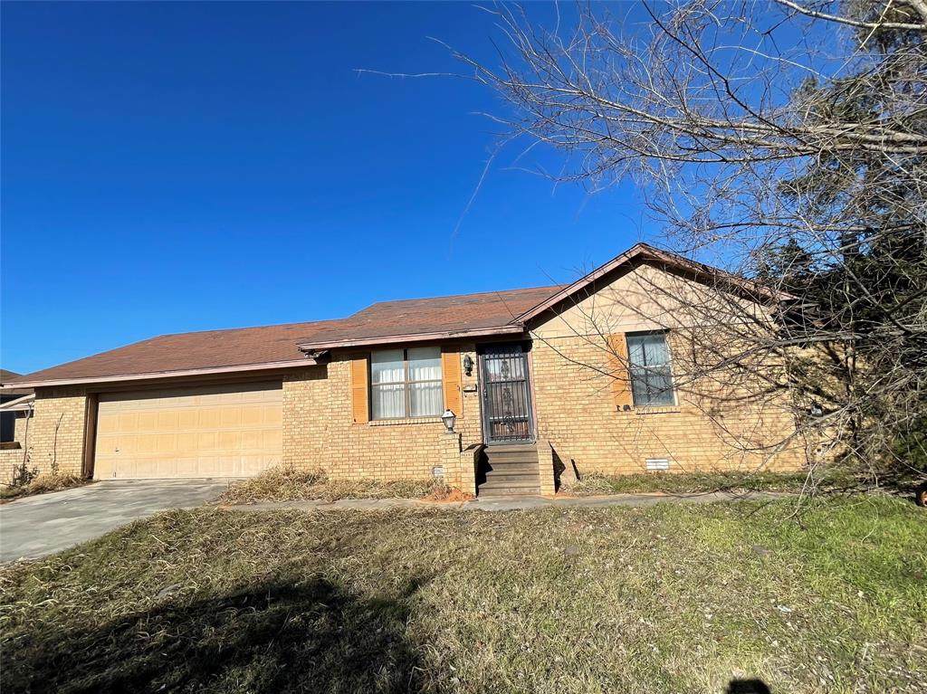 813 Highway 114 - Photo 1