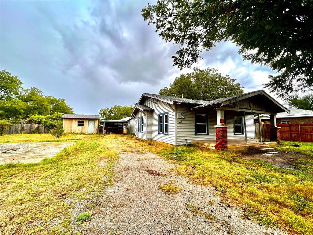 605 Green Street - Photo 1