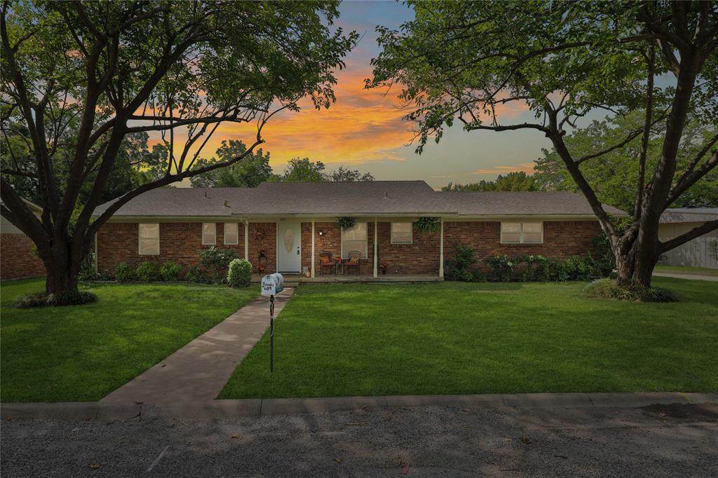 609 Yucca Lane - Photo 1
