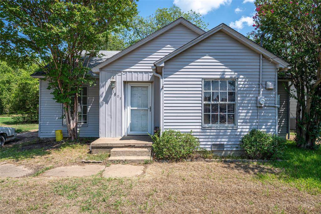 1807 Lockhart Street - Photo 1