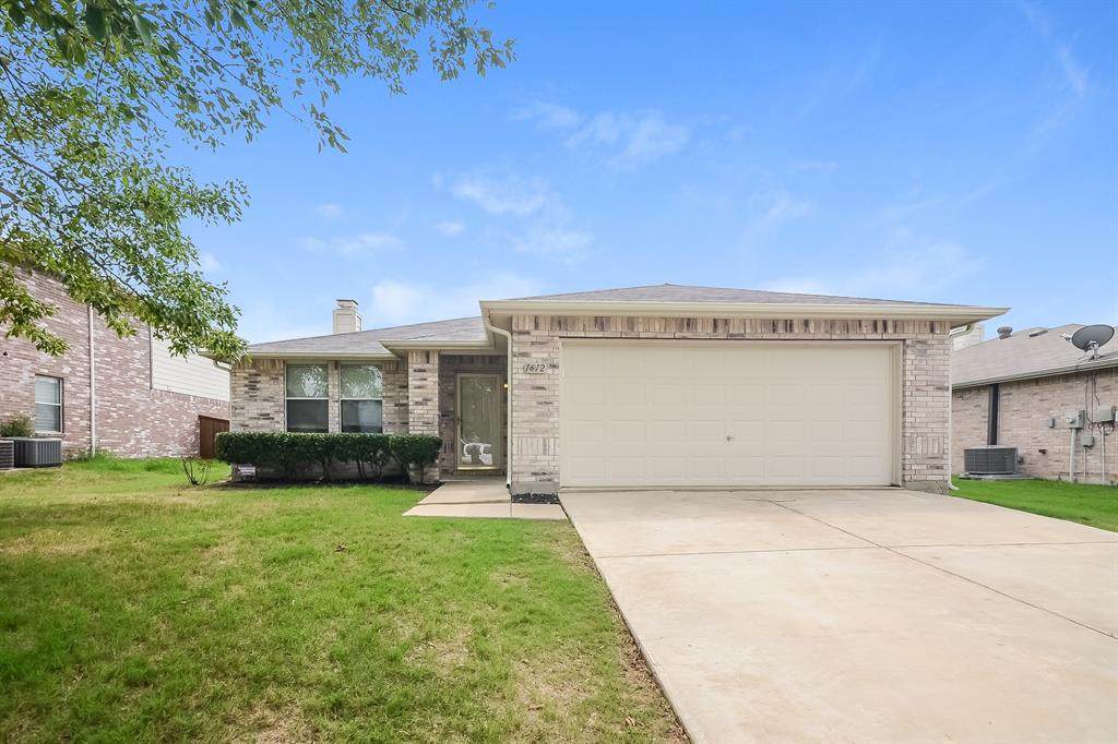 1612 Fieldstone Drive - Photo 1