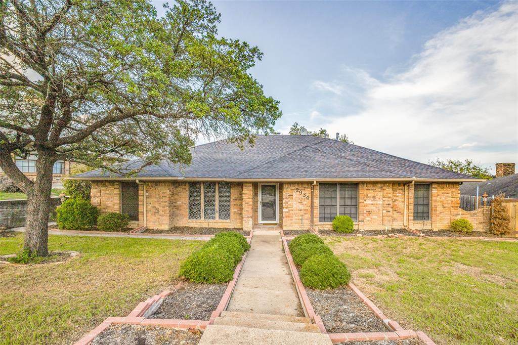 2934 Apple Valley Drive - Photo 1