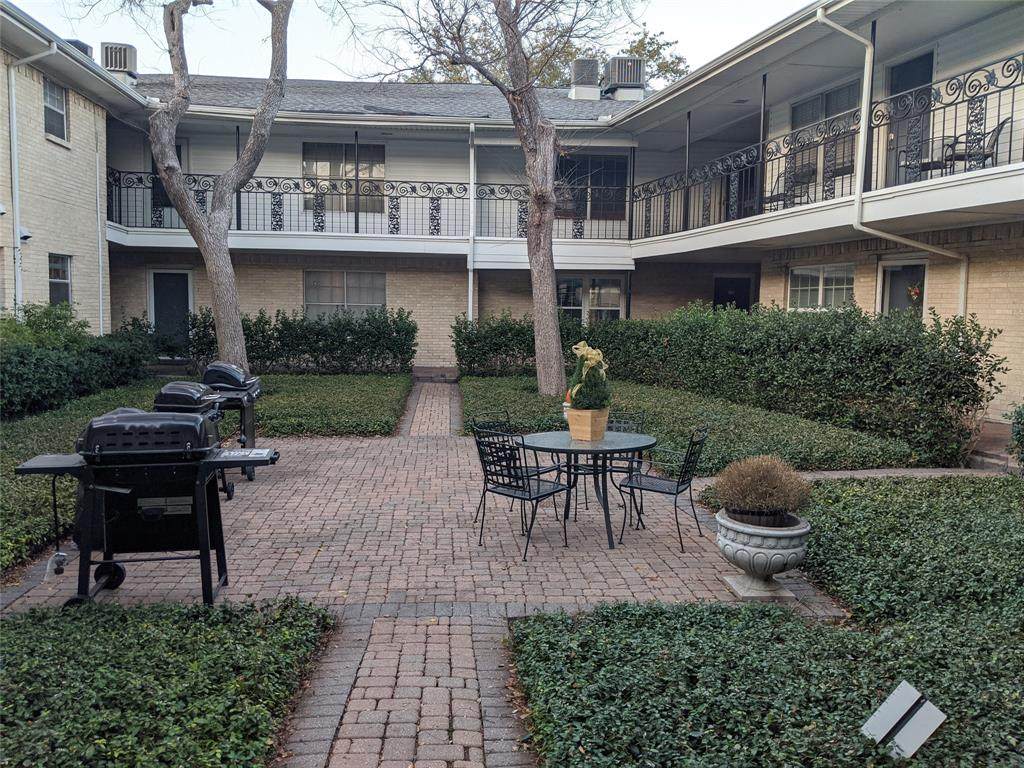 5818 University Boulevard - Photo 1